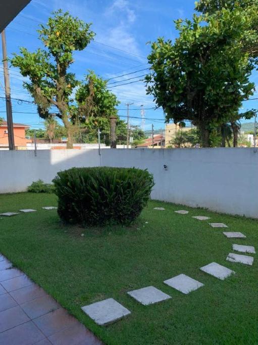 גוארויה Apartamento 2 Quartos A 5 Minutos A Pe Da Praia Da Enseada מראה חיצוני תמונה