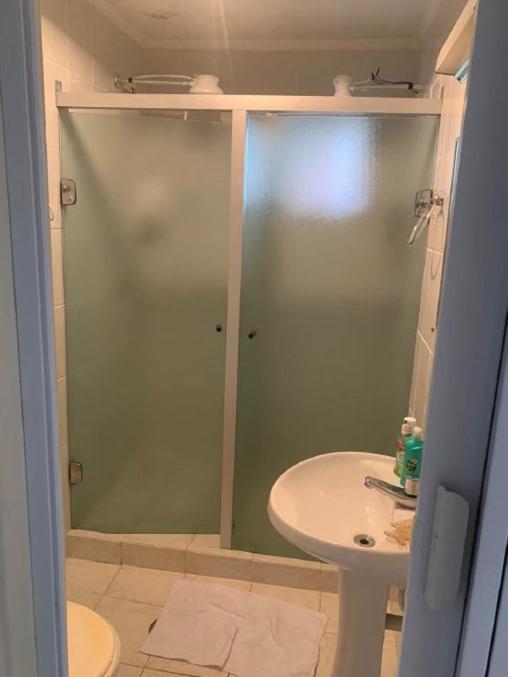 גוארויה Apartamento 2 Quartos A 5 Minutos A Pe Da Praia Da Enseada מראה חיצוני תמונה